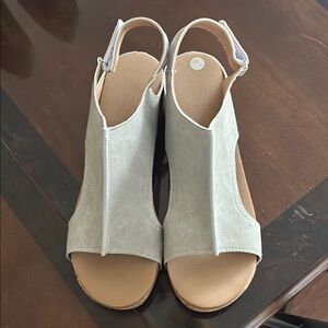 Elegant Cream Women's Sandals